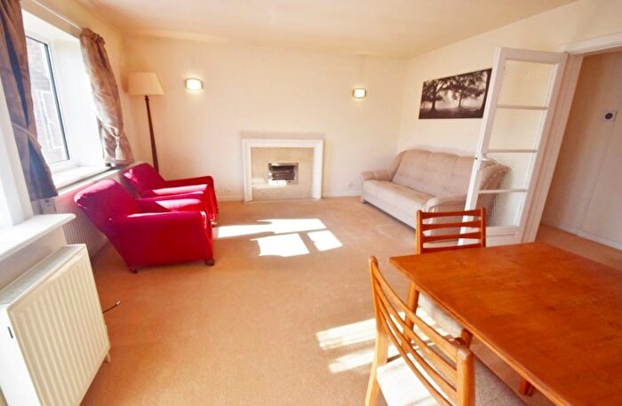 2 Bedroom Flat To Rent In Golderslea, Finchley Road, London, NW11