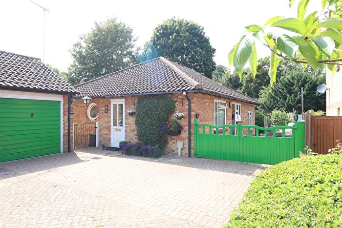 3 Bedroom Detached Bungalow For Sale In Kenchester, Bancroft, Milton Keynes, MK13