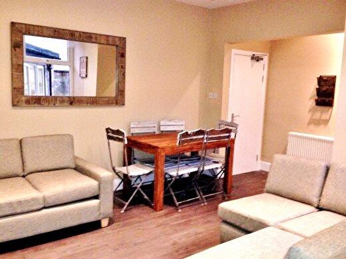 6 Bedroom House To Rent In Sutton Street, DH1