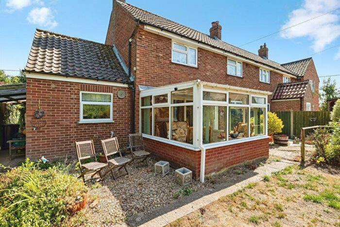 3 Bedroom Semi-Detached House For Sale In The Green, Matlaske, Norwich, NR11