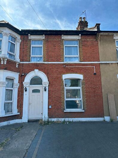 2 Bedroom Flat To Rent In Woodlands Road, Ilford, IG1