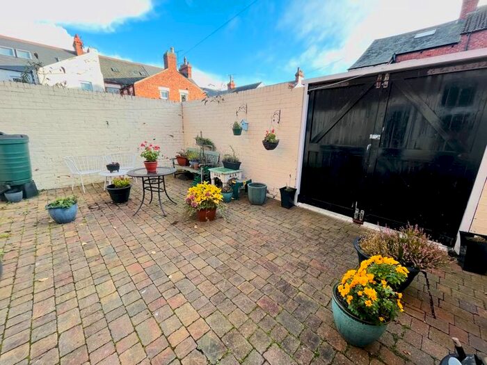 2 Bedroom Flat For Sale In Windsor Road, Monkseaton, Whitley Bay, NE25