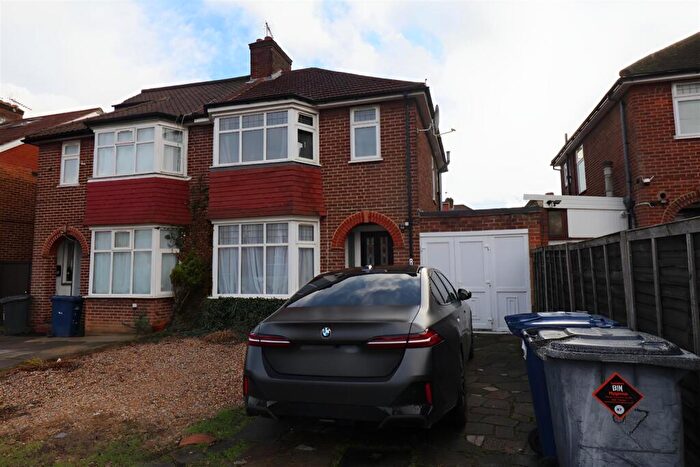 3 Bedroom House To Rent In Pennine Drive, NW2