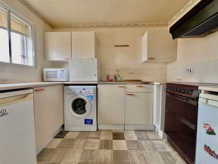 1 Bedroom Flat To Rent In Sheridan Court, Hounslow, TW4