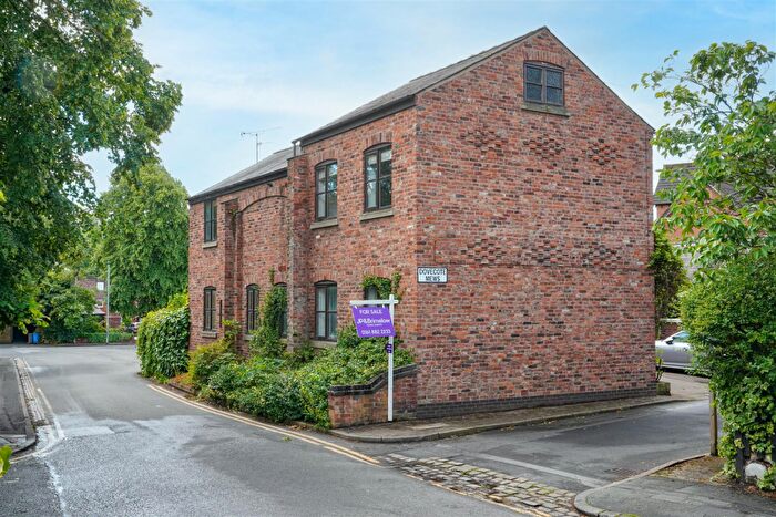 2 Bedroom End Of Terrace House For Sale In Dovecote Mews, Chorlton Green, M21