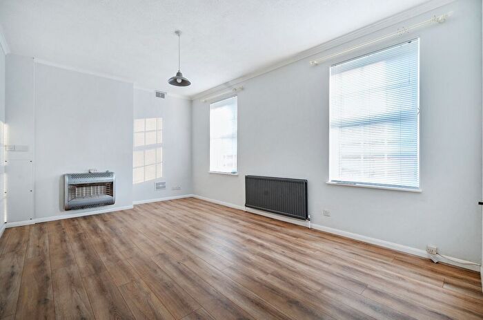 2 Bedroom Flat To Rent In Eastgate Street, Winchester, SO23