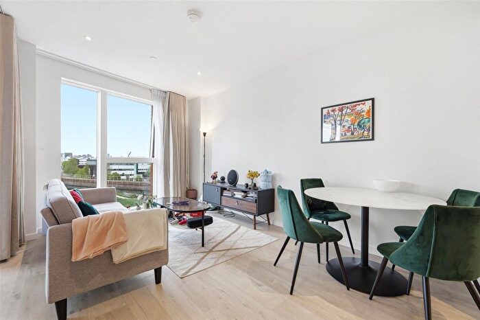 1 Bedroom Flat For Sale In Gallions Road, London, E16