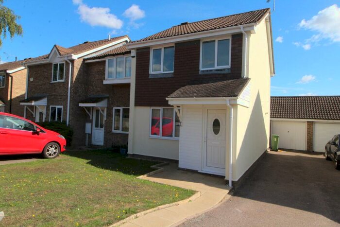 3 Bedroom End Of Terrace House To Rent In Rivetts Close, Olney, MK46