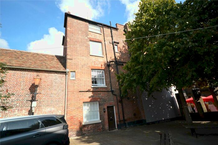 1 Bedroom End Of Terrace House To Rent In High Street, Rochester, Kent, ME1