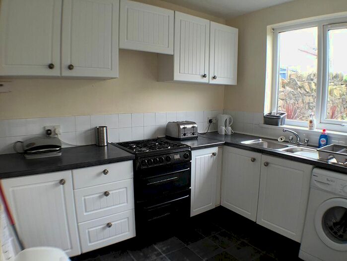 5 Bedroom Property To Rent In Dogfield Street, Cathays, Cardiff, CF24