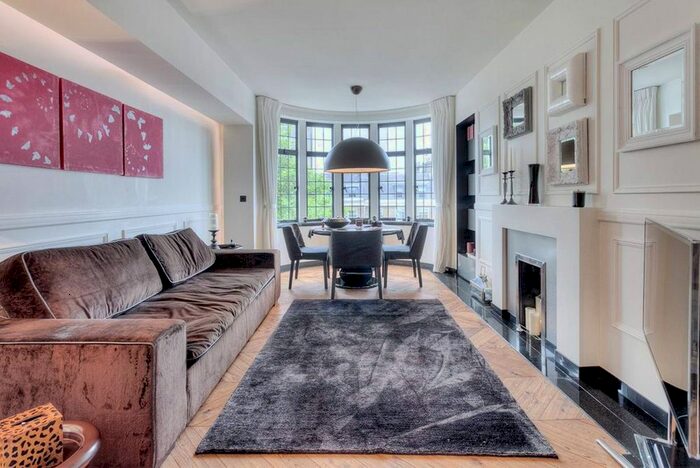 2 Bedroom Flat To Rent In Portland Place, Marylebone, London, W1B