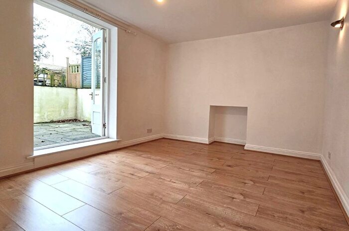 1 Bedroom Flat For Sale In Amyand Park Road, St Margarets, Twickenham, TW1