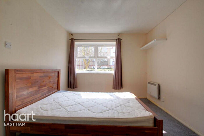 2 Bedroom Flat To Rent In Aaron Hill Road, London, E6