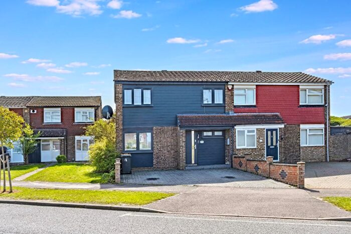 3 Bedroom Semi Detached House For Sale In Needwood Road, Bedford, MK41