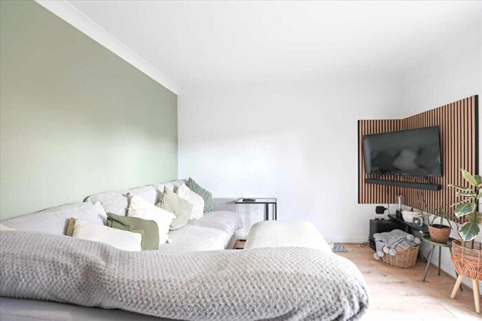 3 Bedroom End Of Terrace House For Sale In Finedon Street, Burton Latimer, NN15