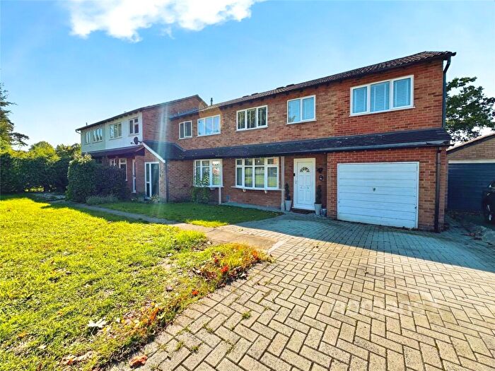 5 Bedroom End Of Terrace House For Sale In Magdalene Road, Claremont Wood, Sandhurst, GU47