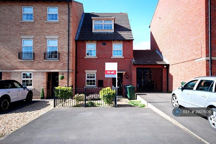 3 Bedroom Semi-Detached House To Rent In Chelwood Court, Doncaster, DN4