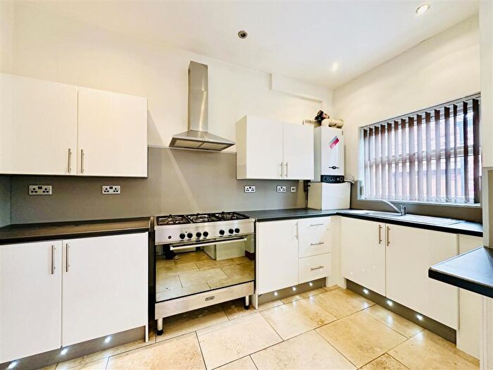 5 Bedroom House To Rent In Midland Avenue, Nottingham, NG7