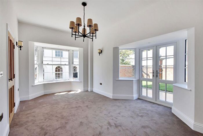 3 Bedroom End Of Terrace House For Sale In Mellinges Close, West Malling, ME19