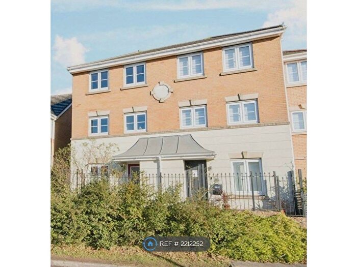 4 Bedroom Semi-Detached House To Rent In Ferndown Close, Beggarwood, Basingstoke, RG22