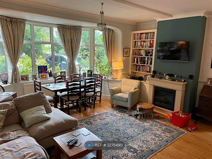 3 Bedroom Flat To Rent In Foxley Lane, Purley, CR8