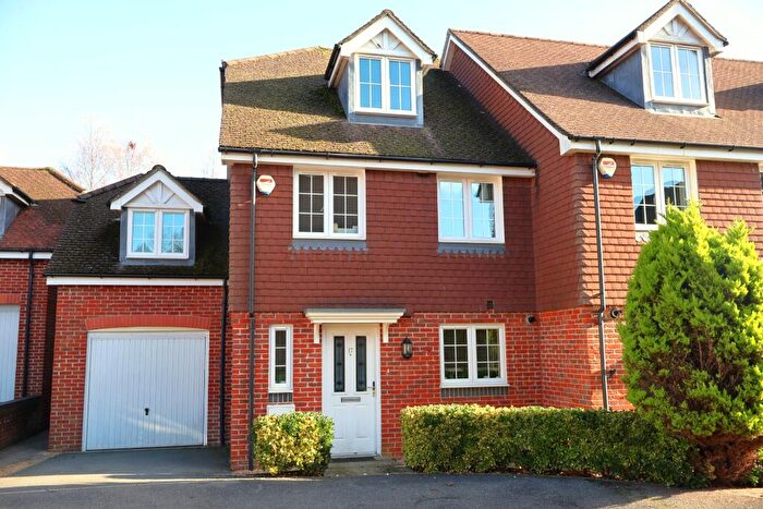 5 Bedroom Town House For Sale In Letcombe Place, Horndean, PO8