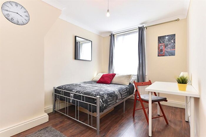 3 Bedroom Flat To Rent In Boyd Street, London, E1