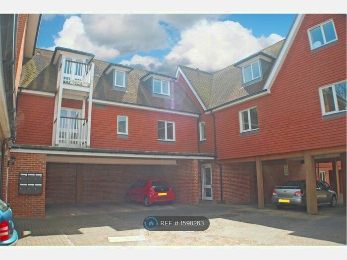2 Bedroom Flat To Rent In East Street, Tonbridge, TN9