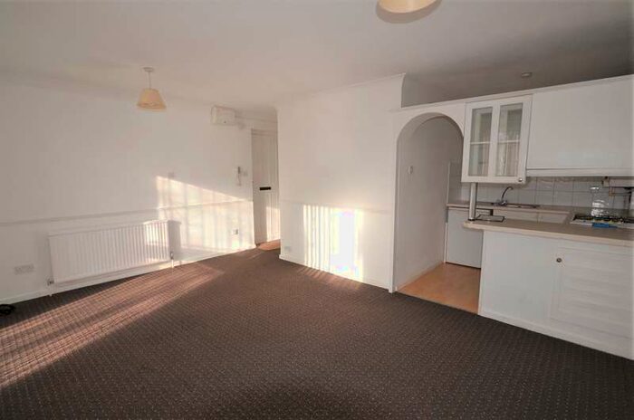Apartment To Rent In Rochford Gardens, Slough, SL2
