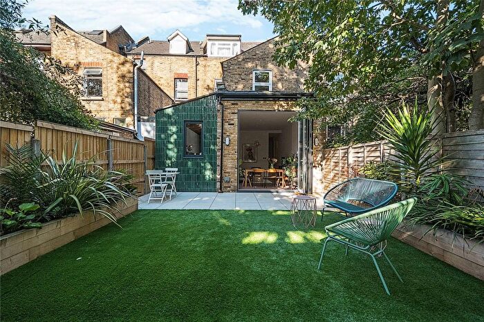2 Bedroom Flat For Sale In Birkbeck Road, London, W3