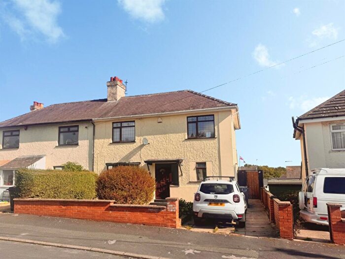 3 Bedroom Semi-Detached House For Sale In Wolley Avenue, Leeds, LS12