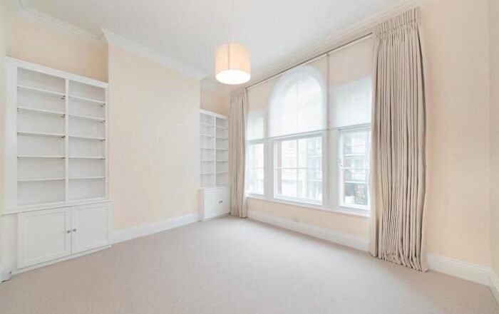 3 Bedroom Flat To Rent In Gloucester Place, Marylebone, London, NW1