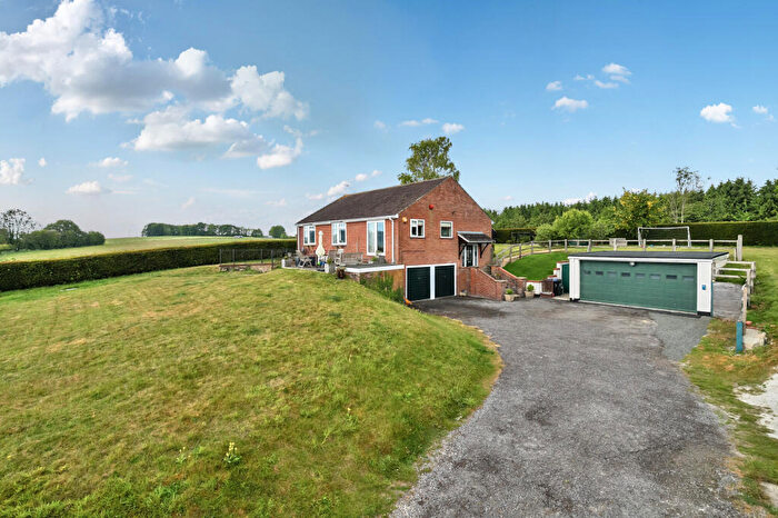 5 Bedroom Detached House For Sale In Shalbourne, Marlborough, SN8