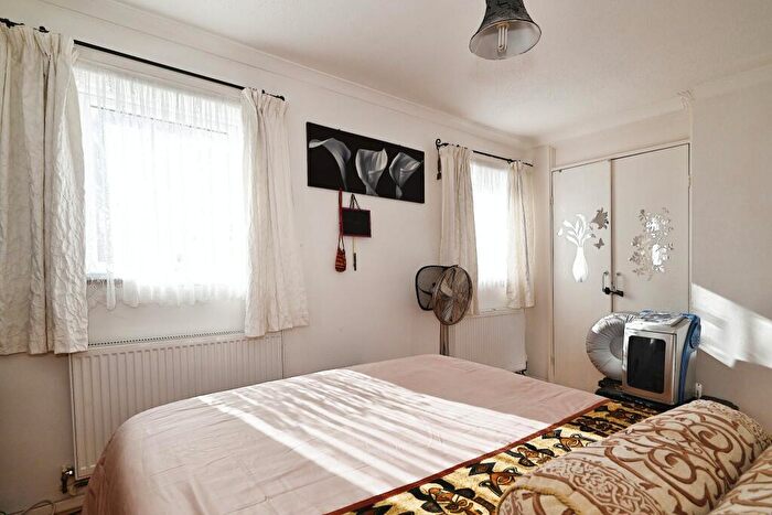 2 Bedroom End Of Terrace House For Sale In Avon Place, Reading, RG1