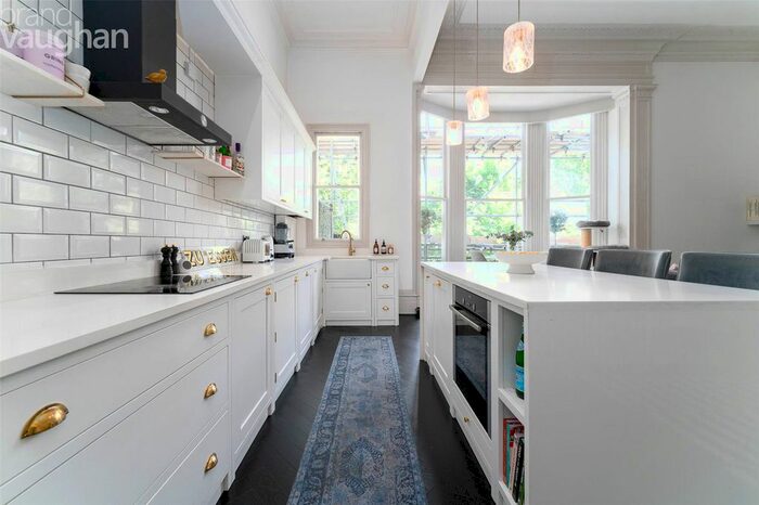 1 Bedroom Flat To Rent In Palmeira Square, Hove, East Sussex, BN3