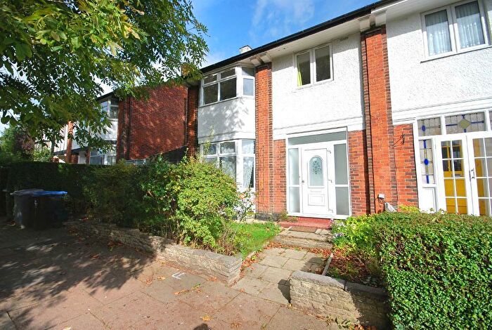 4 Bedroom Semi-Detached House To Rent In Grand Avenue, Wembley, Middlesex, HA9