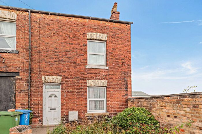 2 Bedroom Terraced House For Sale In Trafalgar Street West, Scarborough, YO12