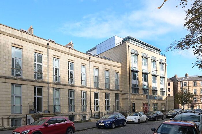 3 Bedroom Flat For Sale In Hopetoun Crescent, Bellevue, Edinburgh, EH7