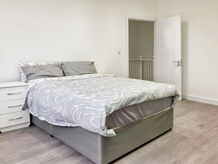 2 Bedroom Flat To Rent In Sunny Gardens Parade, London, NW4