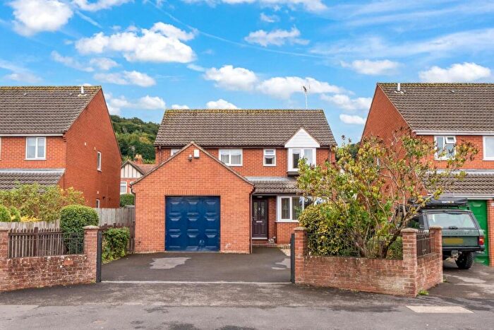 4 Bedroom Detached House For Sale In Woodfield Road, Dursley, GL11