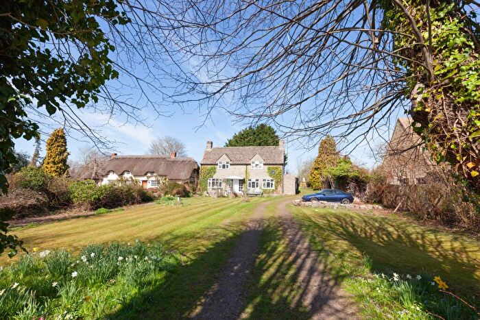 5 Bedroom Detached House For Sale In High Street, Standlake, Oxfordshire, OX29