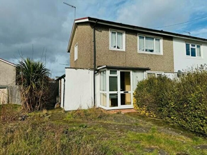 4 Bedroom Semi-Detached House To Rent In Ravensbourne Crescent, Romford, Essex, RM3