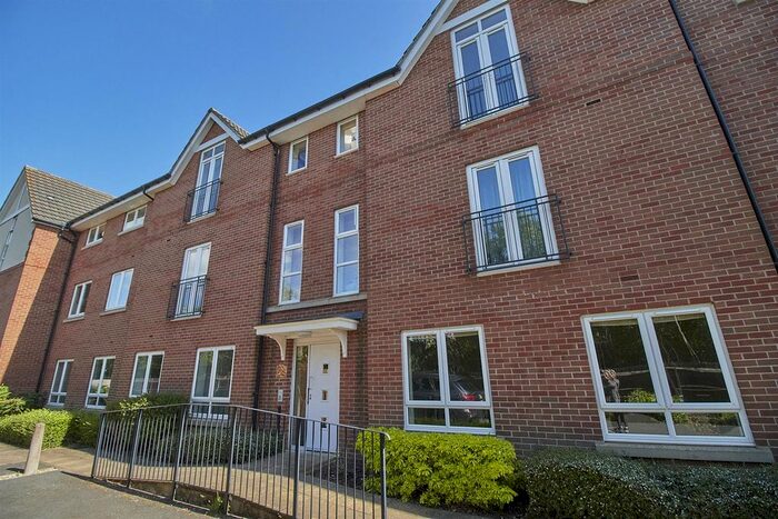 2 Bedroom Flat To Rent In Richmond House, Richmond Gate, Hinckley, LE10