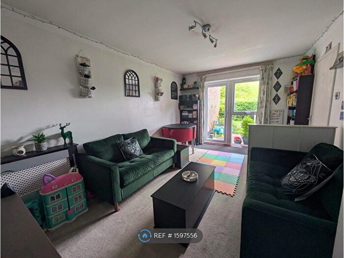 2 Bedroom Flat To Rent In Crawford Place, Newbury, RG14
