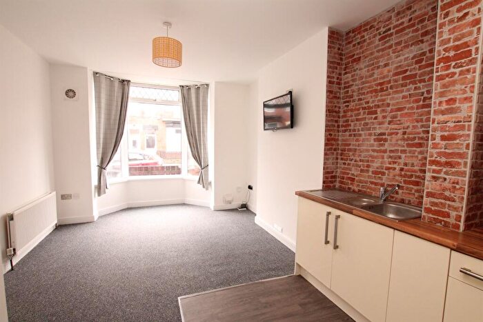 2 Bedroom Flat To Rent In Sherburn Street - Ground Floor, HU9