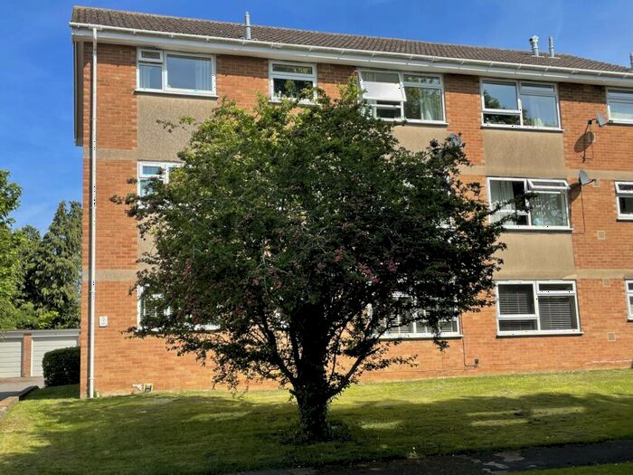 2 Bedroom Flat To Rent In Woodlands Road, Witney, OX28