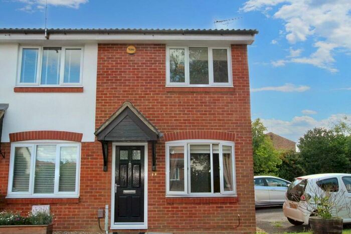 2 Bedroom End Of Terrace House To Rent In Vickery Close, Aylesbury, HP21