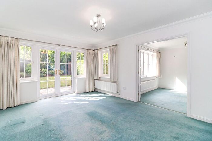 4 Bedroom Detached House For Sale In The Pippins, Watford, WD25