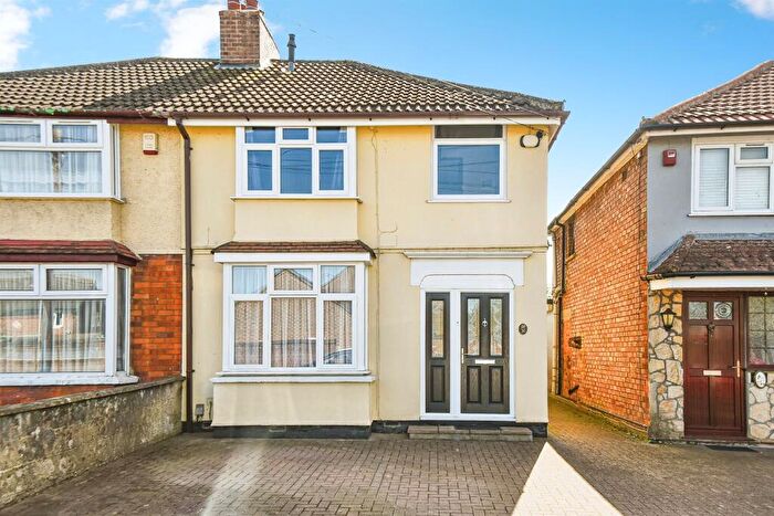 3 Bedroom Semi Detached House For Sale In Dudmore Road, Swindon, SN3