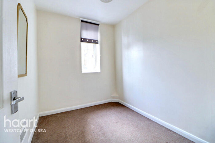 2 Bedroom Flat For Sale In Hamlet Court Road, Westcliff-On-Sea, SS0